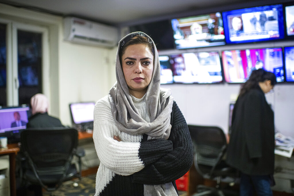 03desk1 sotto sinistra ap anisa shahid one of afghanistans best known journalists