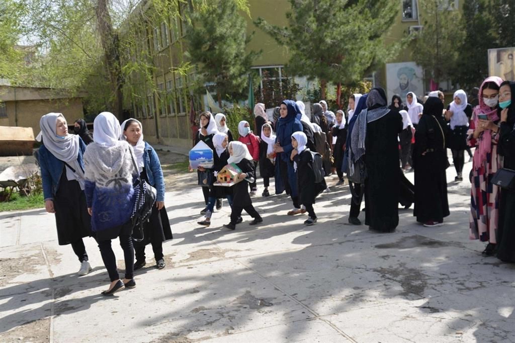 no scuola per ragazze no scuola per ragazze no scuola per ragazze
